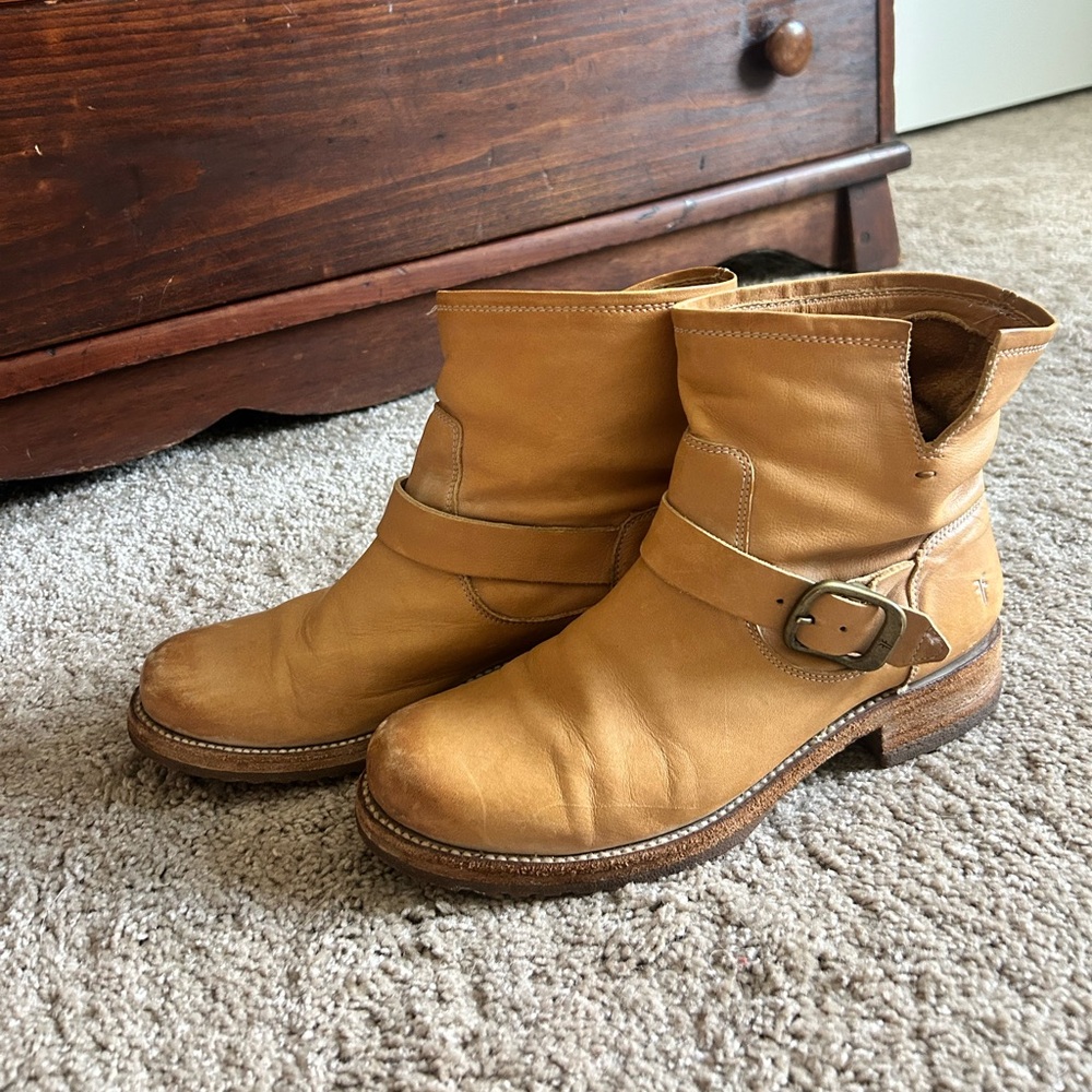 Frye Veronica Flex Bootie Tan